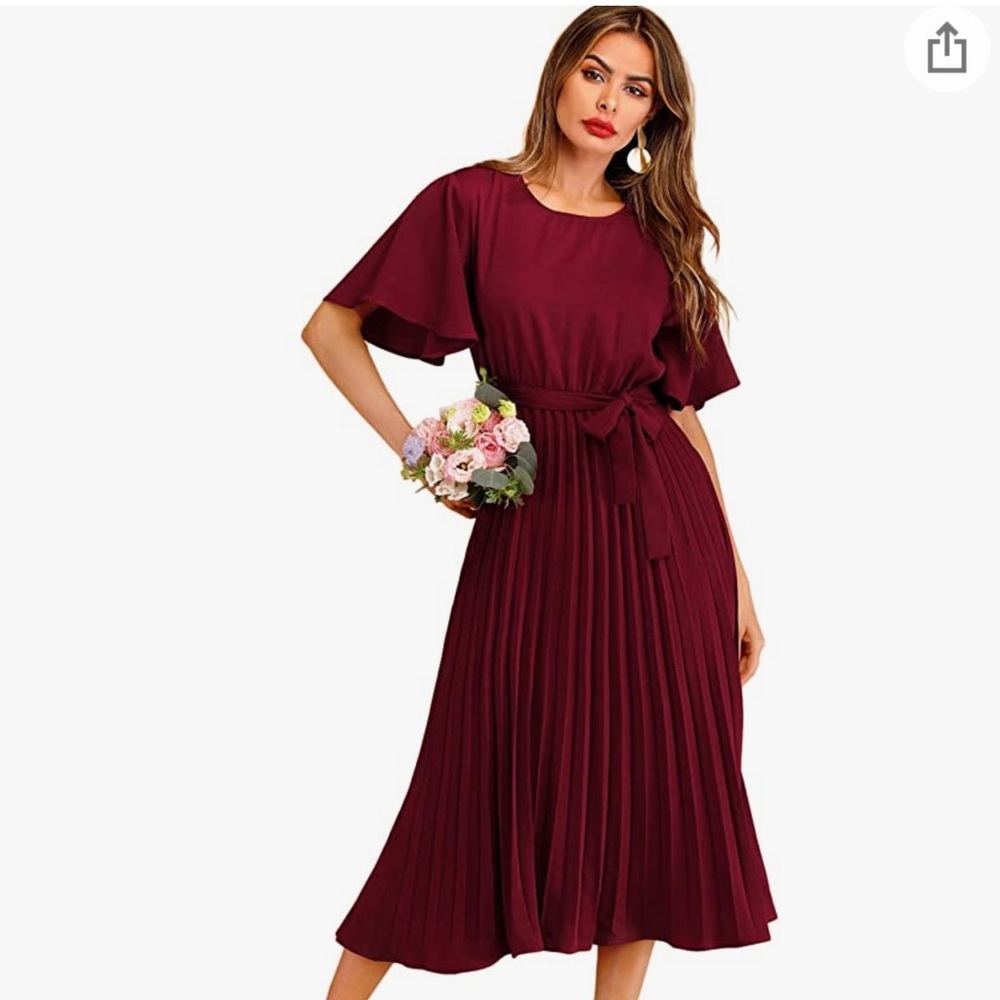 Ordered for an event and it didn’t come in time ! Really flattering dress :)